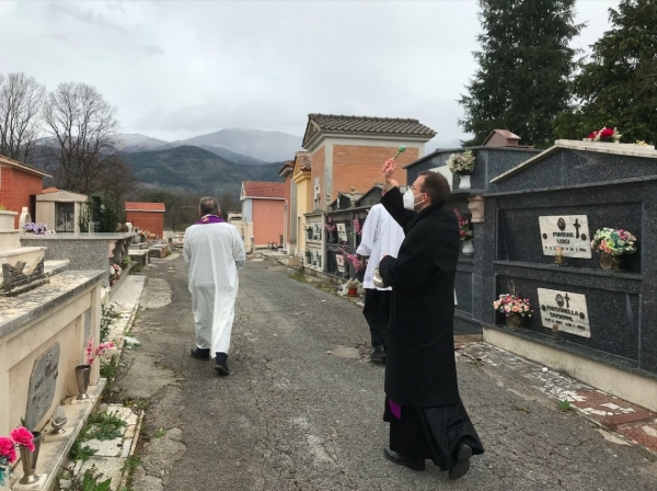 La ferita del cimitero di Sezze