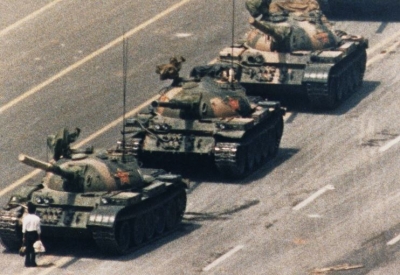 Era il 1989: la foto di Charlie Cole a Tank Man e le proteste di Piazza Tienanmen