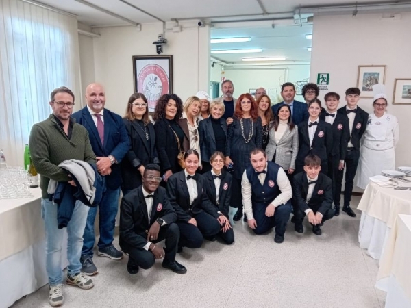 &quot;Round Table Risto Stud&quot;: scuola e territorio al centro del progetto al “Pacifici e De Magistris”