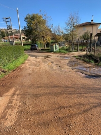 Via Carizia come una mulattiera. Le foto dei residenti